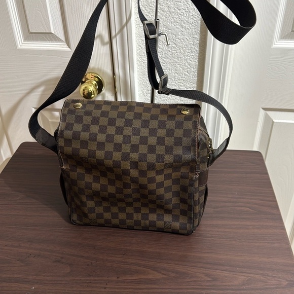 LV Messenger Bag in good condition just needs cleaning - Picture 1 of 12